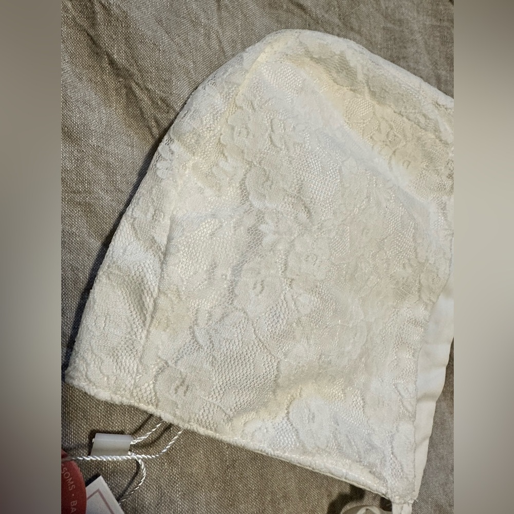 Elegant Lace Cream Bonnet